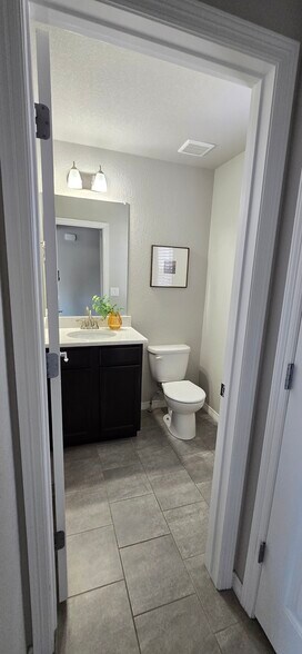Main floor bathroom - 6081 Anders Ridge Ln