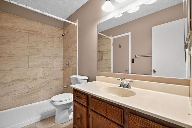 Building Photo - 4243 Drake Ct