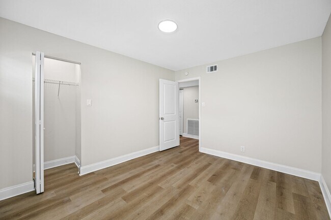 Building Photo - Davis Islands! RARE 3/2 FRESHLY RENOVATED,...