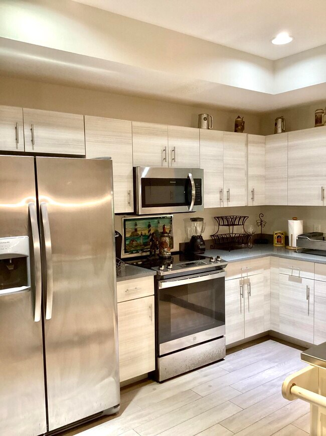 Building Photo - 23 Highland Dr SW