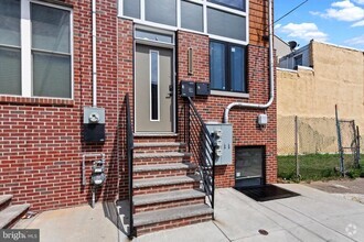 Building Photo - 2503 N Mascher St