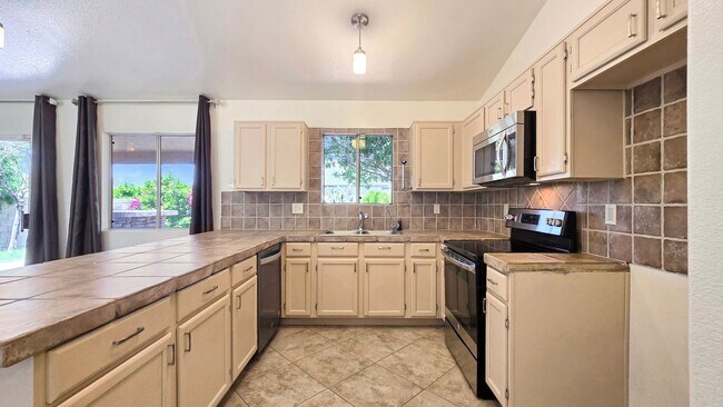 Building Photo - NEAR WESTGATE! Delightful 4bdr Corner Lot ...
