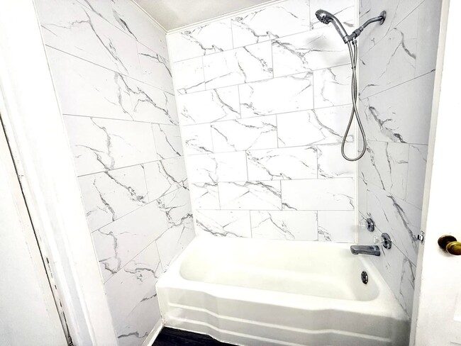 Building Photo - 35 Monroe Ave NE