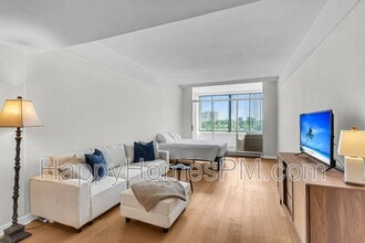 Building Photo - 14 Lockwood Dr