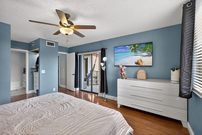 Building Photo - 8164 Thames Blvd