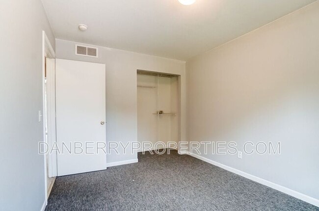 Building Photo - 3565 Turret Green Dr