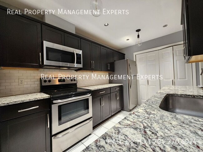 Building Photo - 3707 Colony Crossing Dr