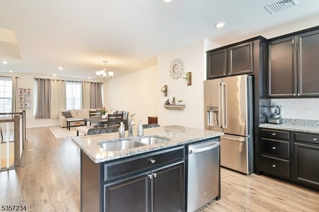 Building Photo - 403 Saratoga Ct