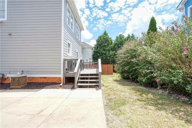 Building Photo - 83 Richmond St SE