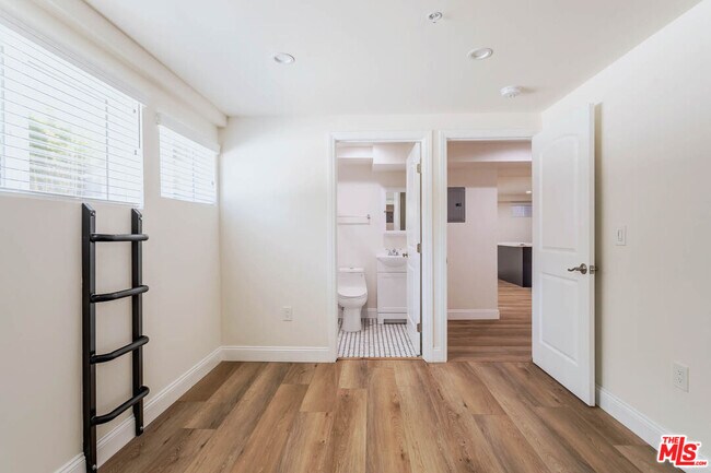 Building Photo - 4422 Melbourne Ave