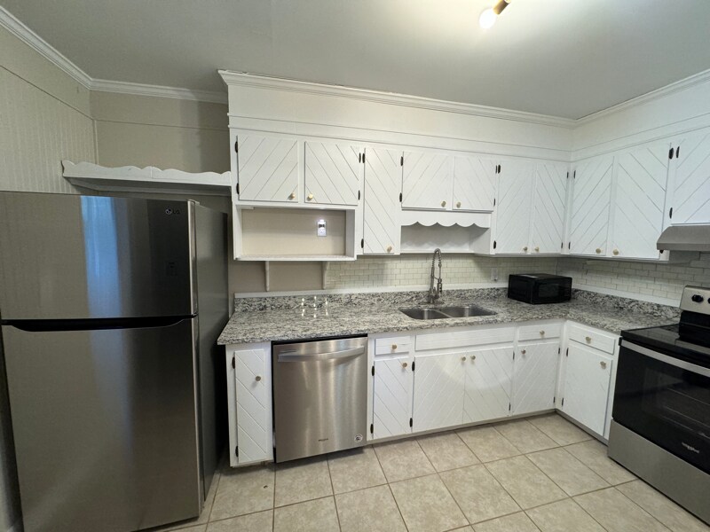 Building Photo - 160 Adams St