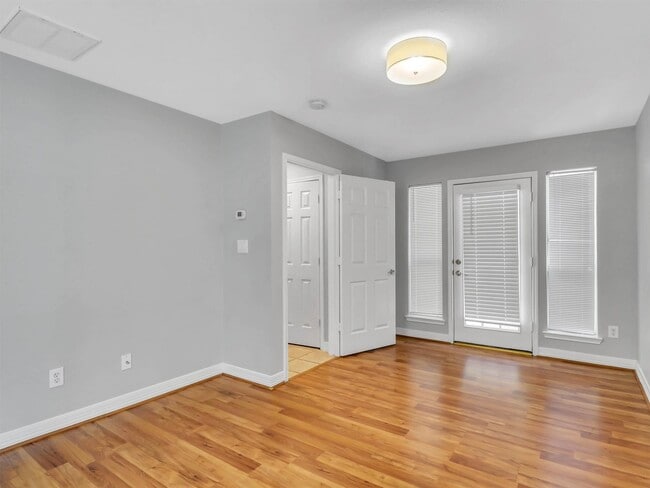 Building Photo - 5320 Blossom St