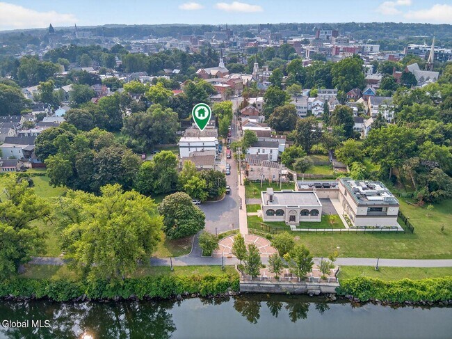 Building Photo - 122 N Ferry St