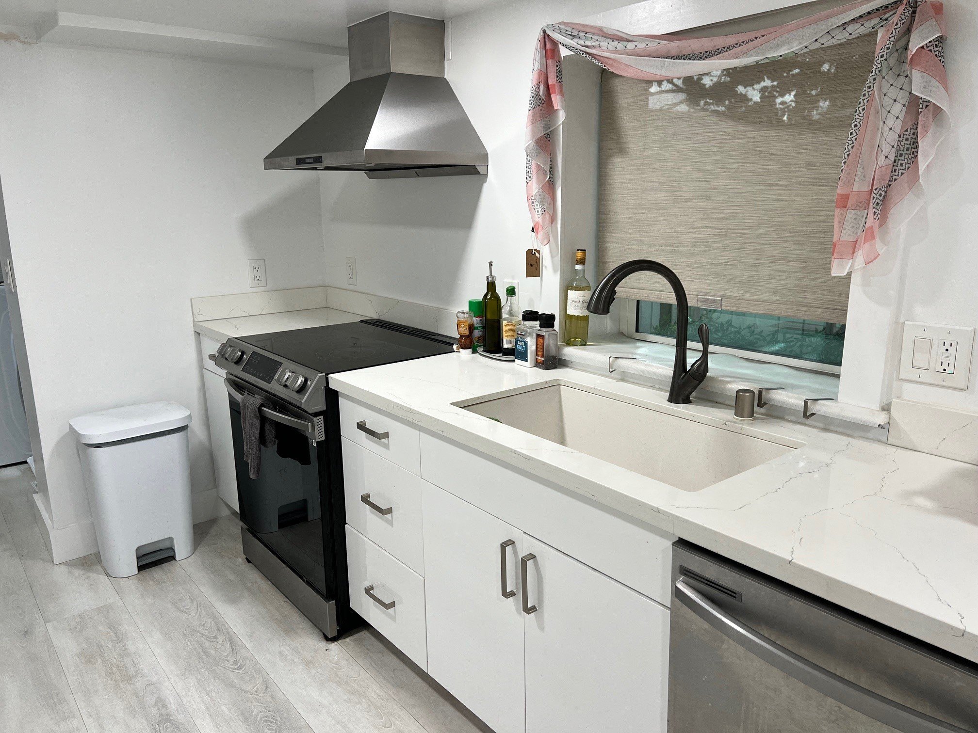 Building Photo - 612 Stannage Ave