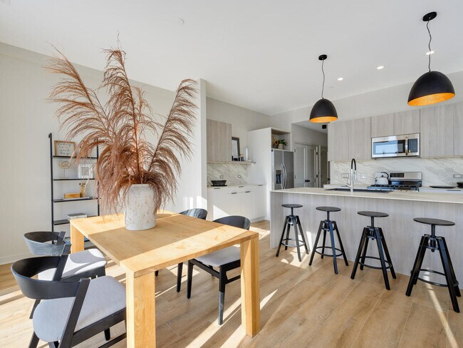 Building Photo - 6336 W Belmont Ave