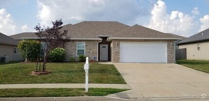 Building Photo - 5811 Mahon Dr