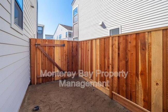 Building Photo - 108 8th St