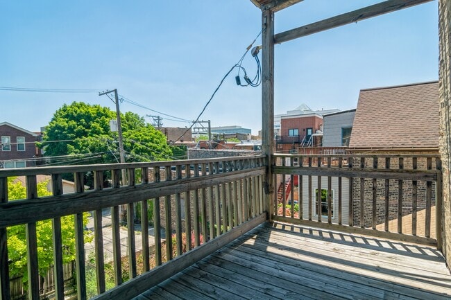 Building Photo - 921 S Oakley Blvd