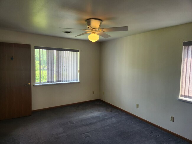Building Photo - 621-633 Nygaard St.