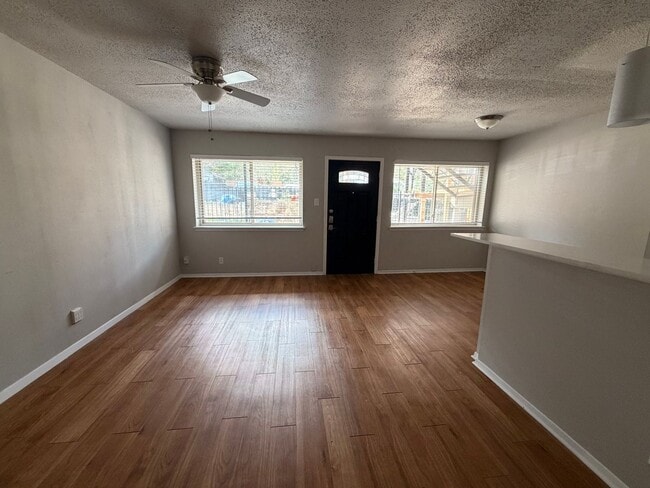 Building Photo - 1bed/1bath condo in 78704