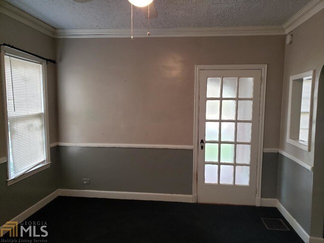 Building Photo - 586 Shannon Dr SW