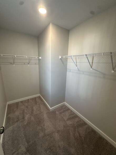 Building Photo - 1730 Frodo Wy