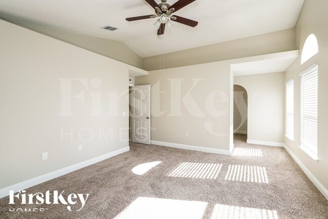 Building Photo - 10714 Opus Dr