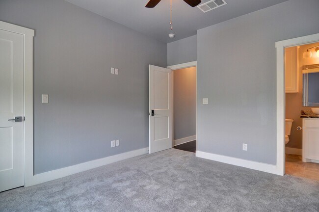 Building Photo - 2512 Forest Park Blvd