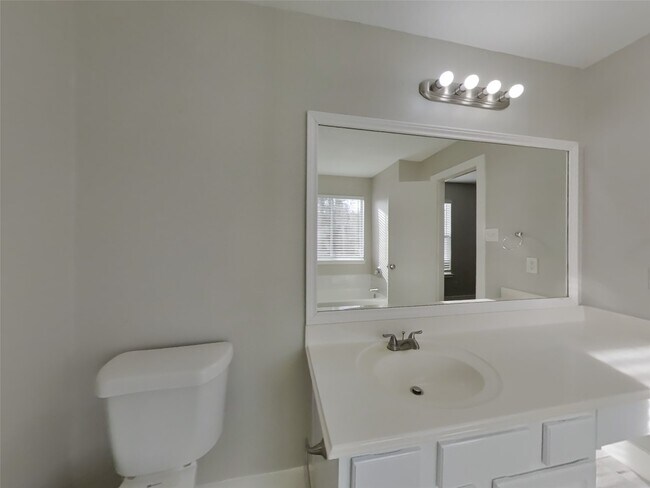 Building Photo - 21899 Pinewilde Ct