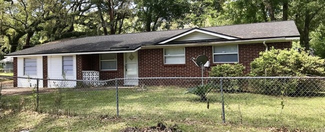Primary Photo - Large 4/2 on the Westside