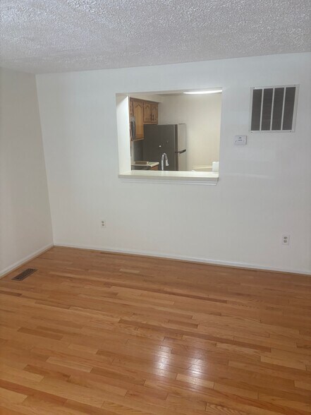 Livingroom looking at kitchen passway - 8974 Chesapeake Lighthouse Dr