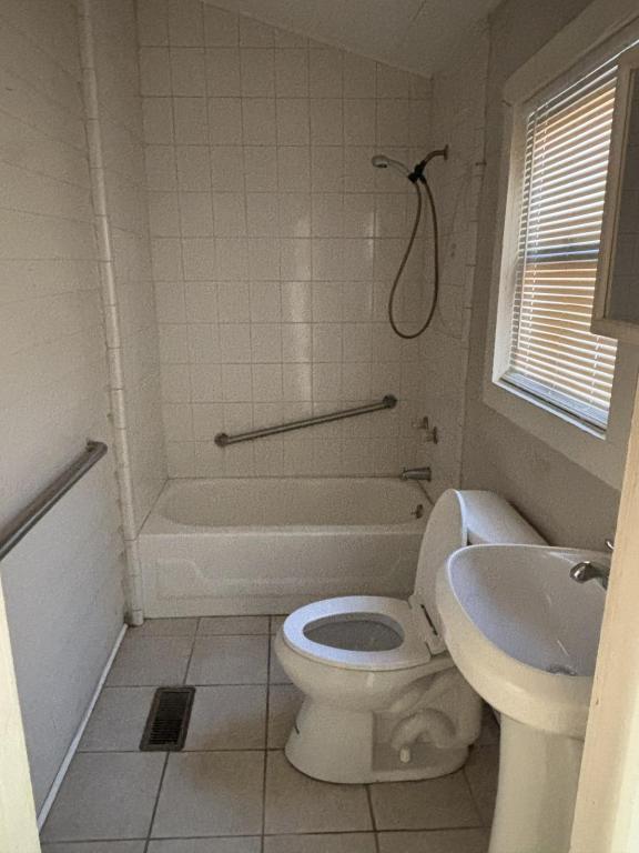 Building Photo - 1351 Springer St