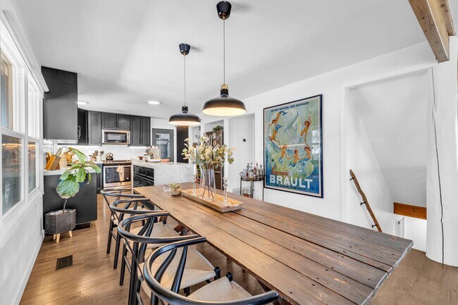 Building Photo - SILVER CREEK HORSE PROPERTY