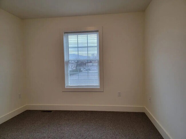 Building Photo - 12 Burk Ct