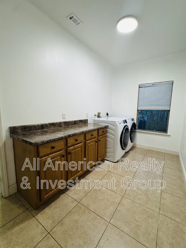 Building Photo - 603 Red Fern Rd