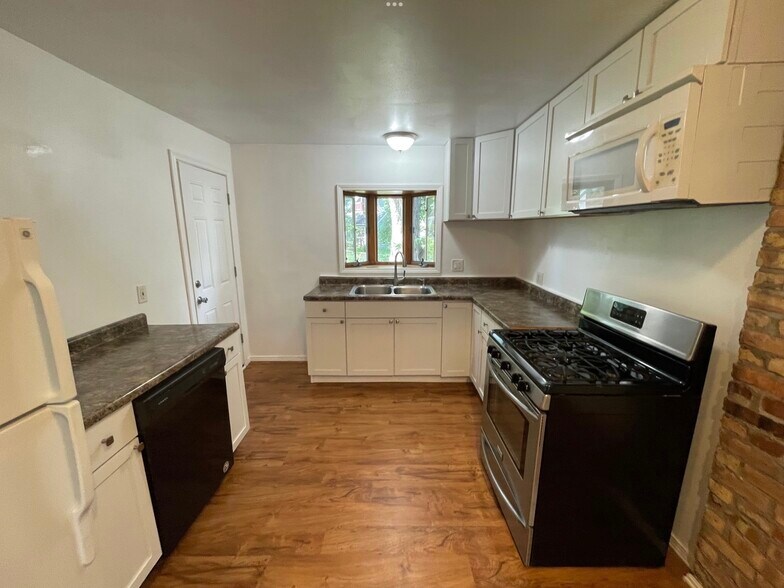 Primary Photo - 2939 Sachs St