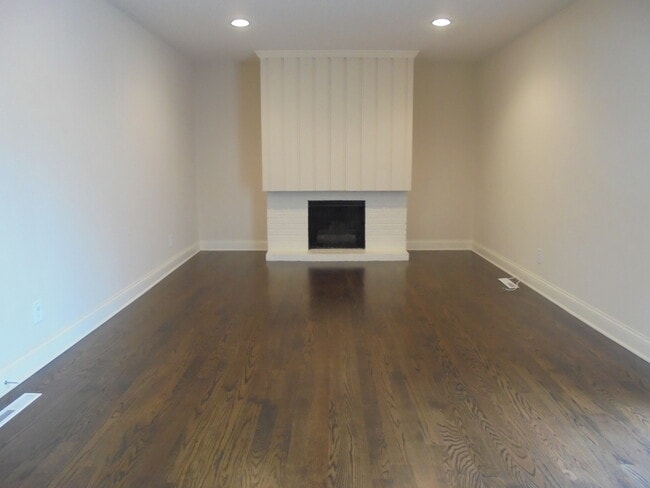 Building Photo - 66 Barrow Dr