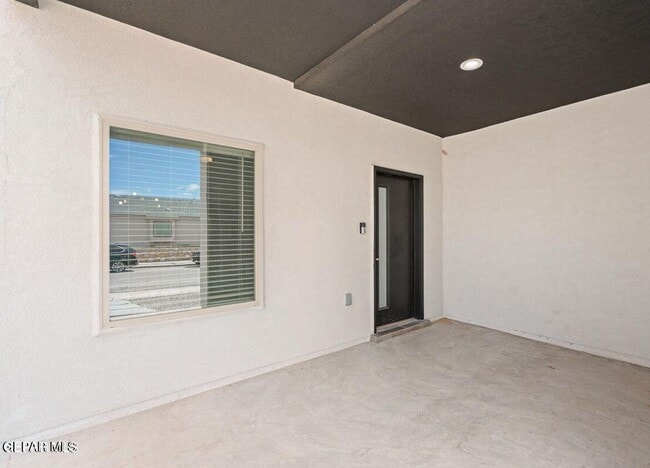 Building Photo - 2728 Tierra Oasis St