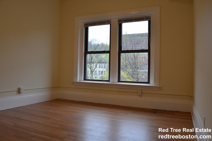 Building Photo - 1463 Beacon St
