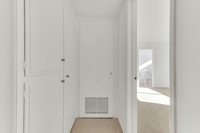 Building Photo - 4950 Louise Ave