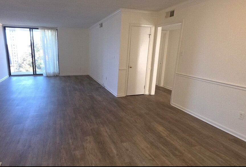 Dining Room/Living Room - 3115 Patrick Henry Dr