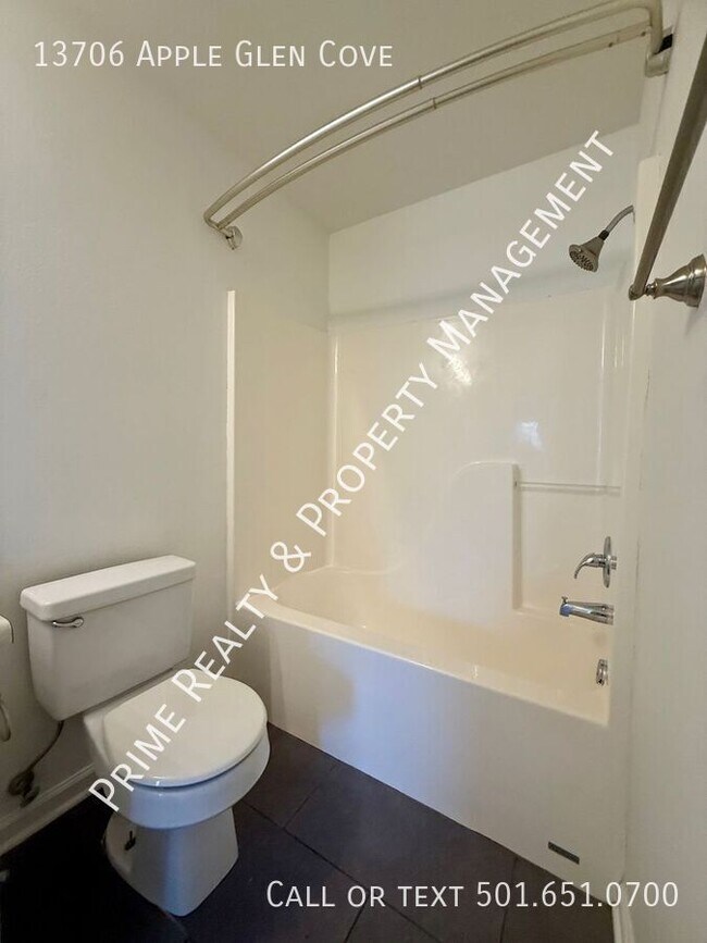 Building Photo - 13706 Apple Glen Cove