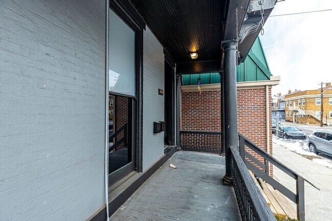 Building Photo - Charming 3BR Duplex in Covington