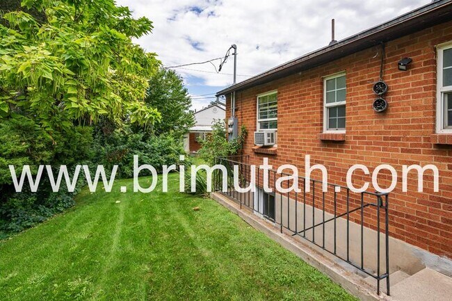 Building Photo - 950 E Millcreek Way
