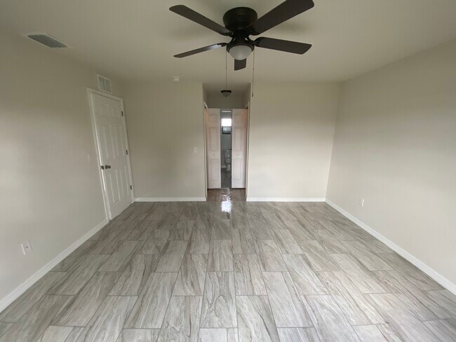 Building Photo - 29 SE 15th Ave