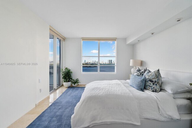 Building Photo - 1800 Sunset Harbour Dr