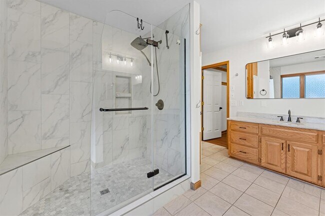 Building Photo - 3261 Eden Dr