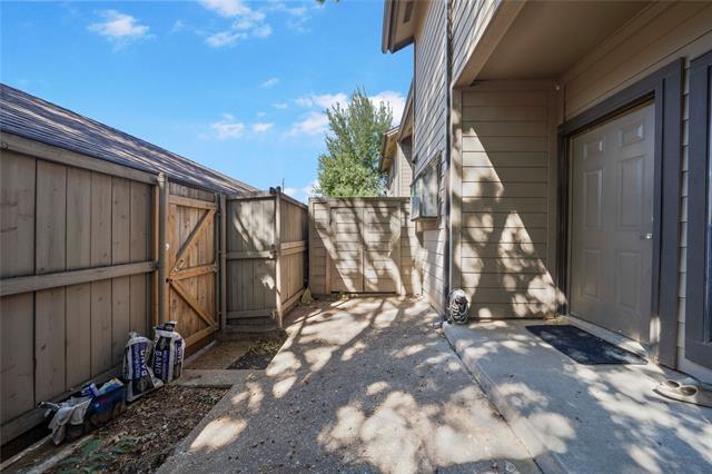 Building Photo - 9910 Royal Ln