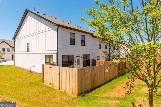 Building Photo - 40 Caison Dr
