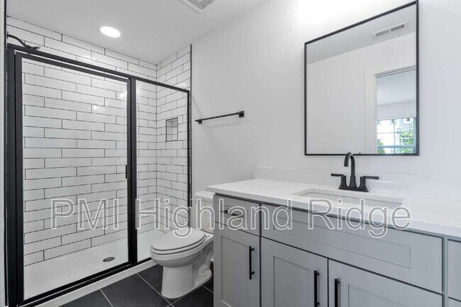 Building Photo - 700 N Dupont Ave